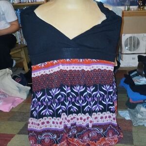 Women's Black and Red Patterned Top